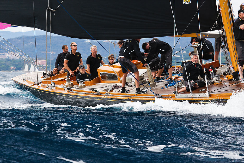 Flica II interior detail