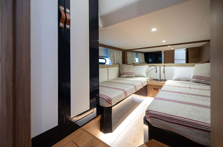 /upload/iblock/720/Apreamare_Gozzo48_Cabin_Interior_8_.jpg