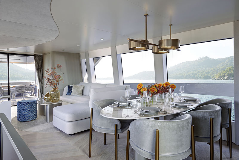 /upload/iblock/ccd/VAN_DER_VALK_Flybridge_26M_Dutch_Falcon_Salon_02.jpg