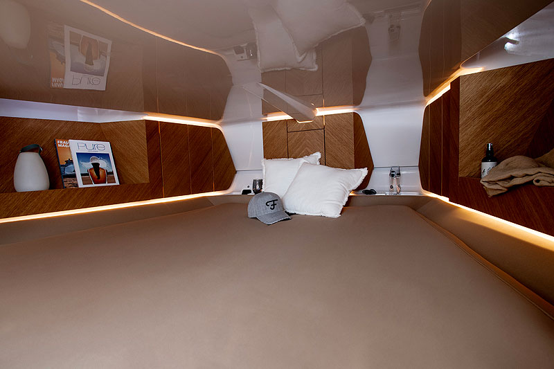 /upload/iblock/d20/1212-Ghost-Air-interior.jpg