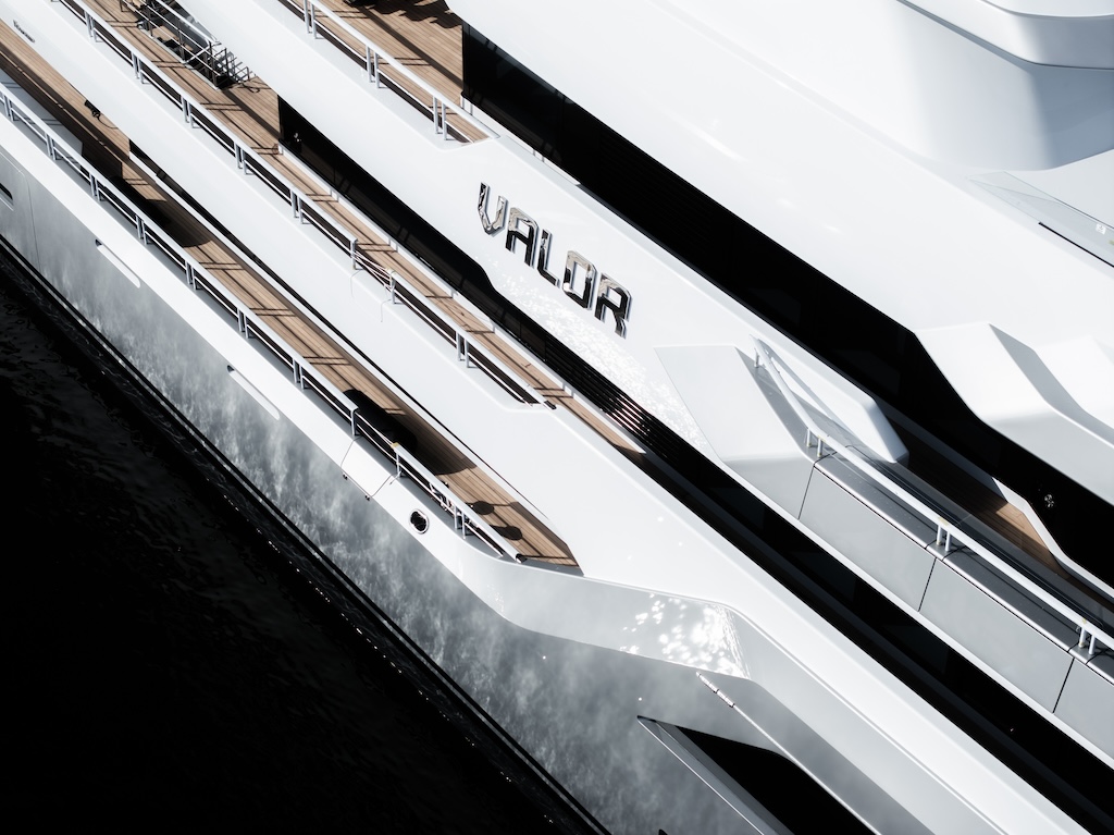 Project-715-Valor-launched-@copyright-Feadship-19.jpg