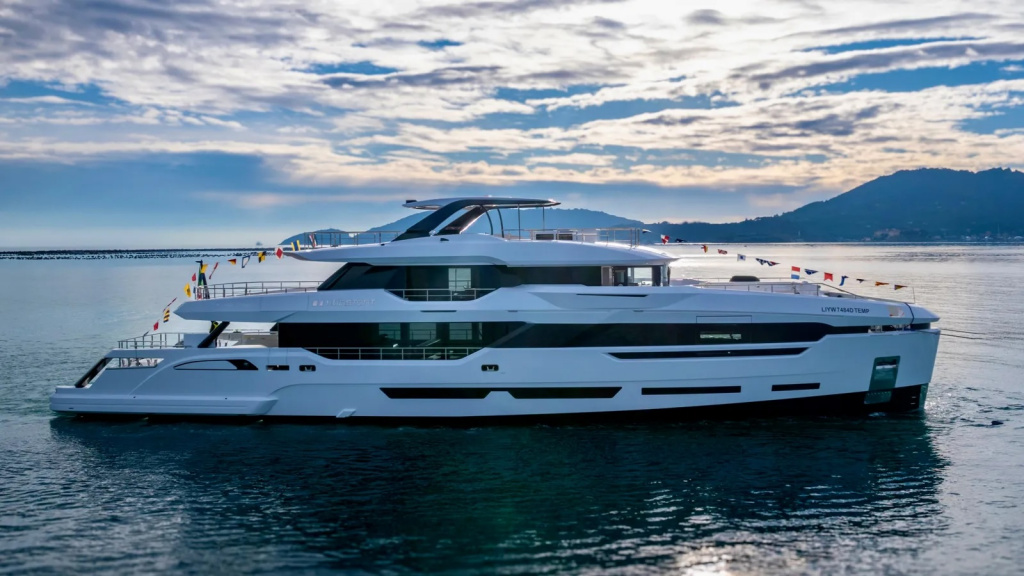 dom133-yachtingmagazine-02.jpeg dom133-yachtingmagazine-02.jpeg