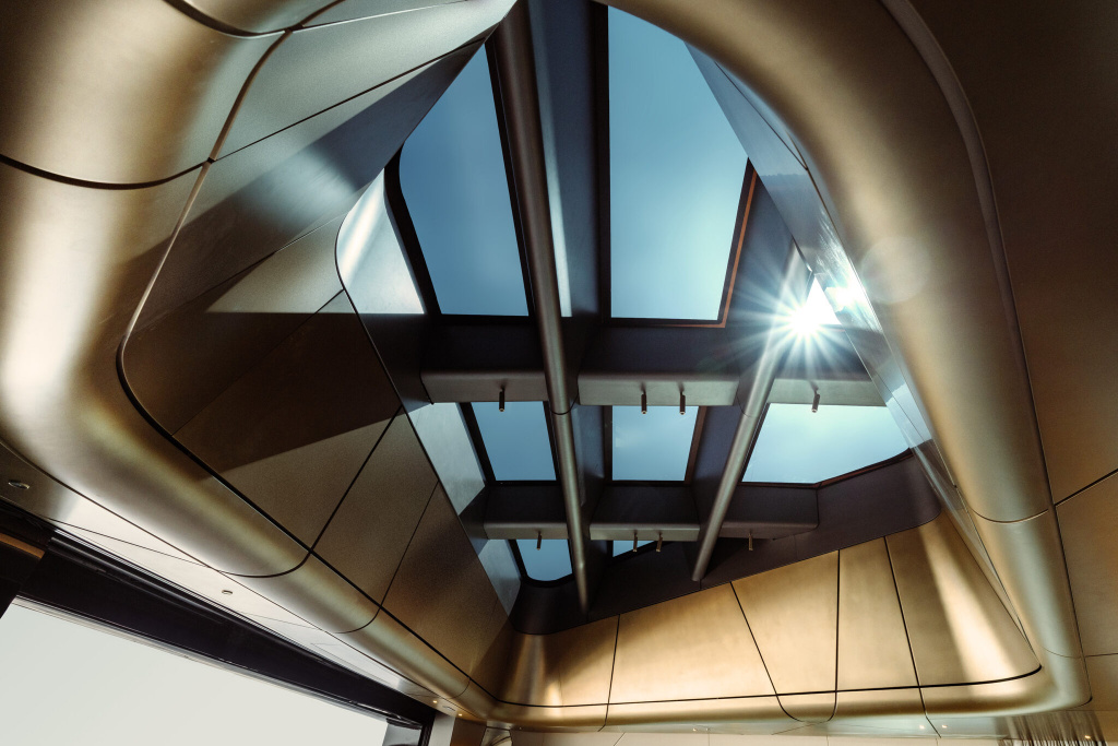 THIS-IS-IT-Owners-State-Room-Skylight-Courtesy-to-IYC.jpg