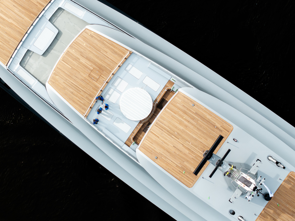 Feadship-826-launch-4.jpg