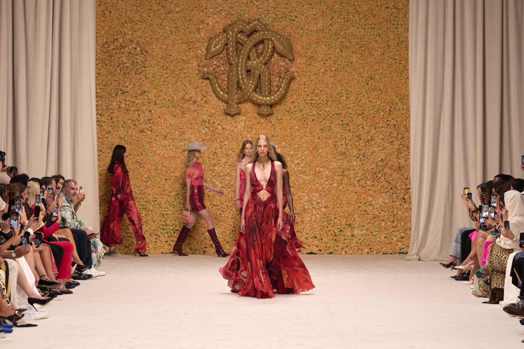 Roberto-Cavalli-S25-040_11zon-scaled.jpg
