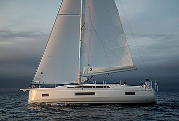 Начинает и выигрывает