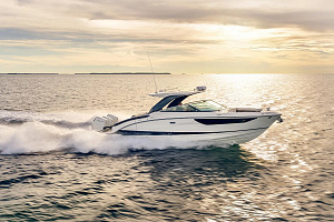 Sea Ray представила новейший катер SLX 360 Outboard