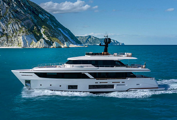 Navetta 30: effortless elegance