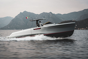 A one-off Bellini Astor 38 Pista enters the water