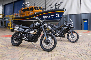 James Bond Triumph motorbikes go to auction